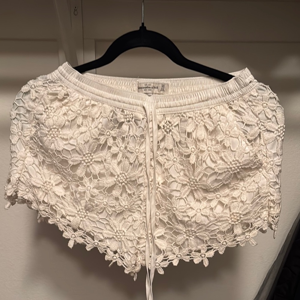 Abercrombie white lace floral shorts